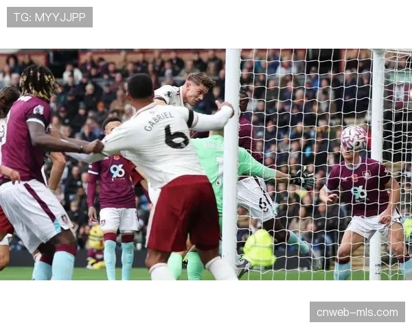 纽卡斯尔2-1战胜十人伯恩利,吉马良斯角球直接破门